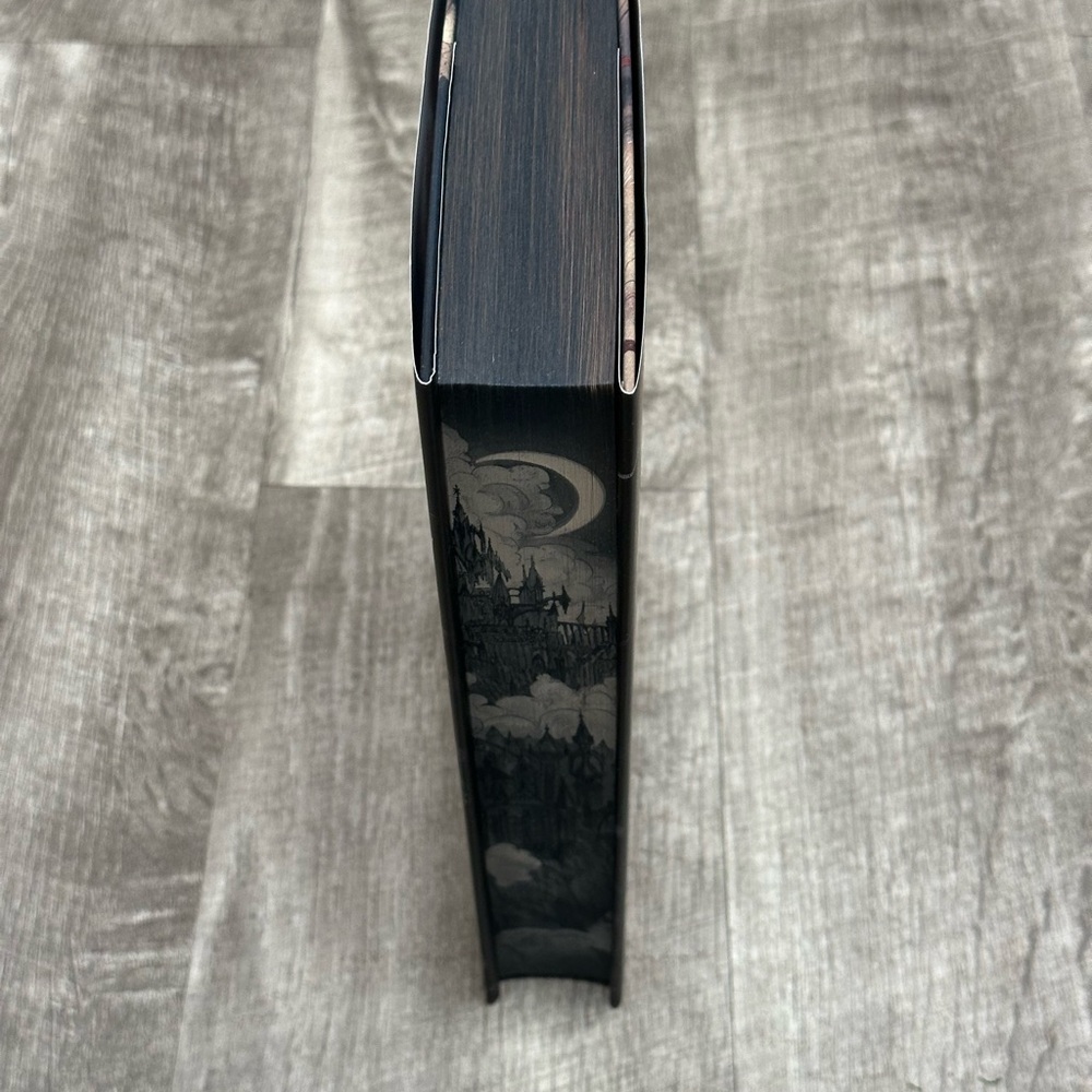Illumicrate Mistress of Lies by K.M. Enright NEW SIGNED SPRAYED 1st Edition Book - Picture 4 of 9